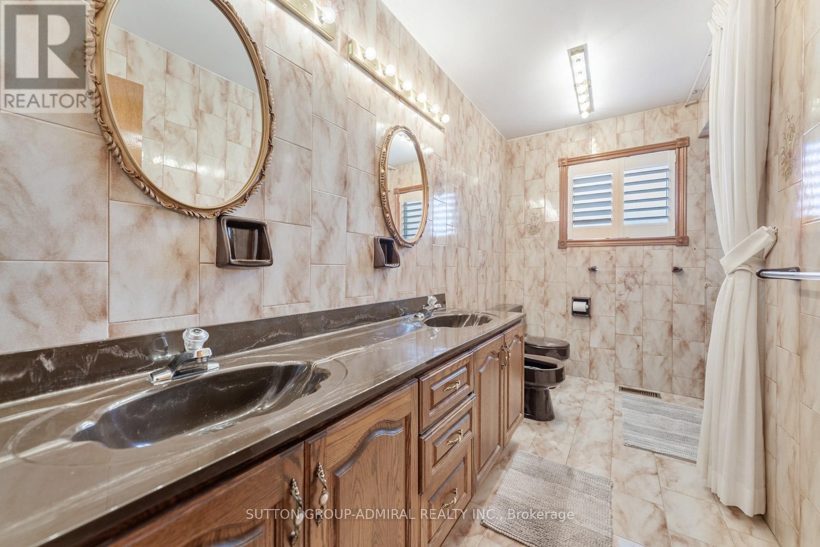 












48 WELDRICK ROAD W

,
Richmond Hill (North Richvale),




Ontario
L4C3T8

