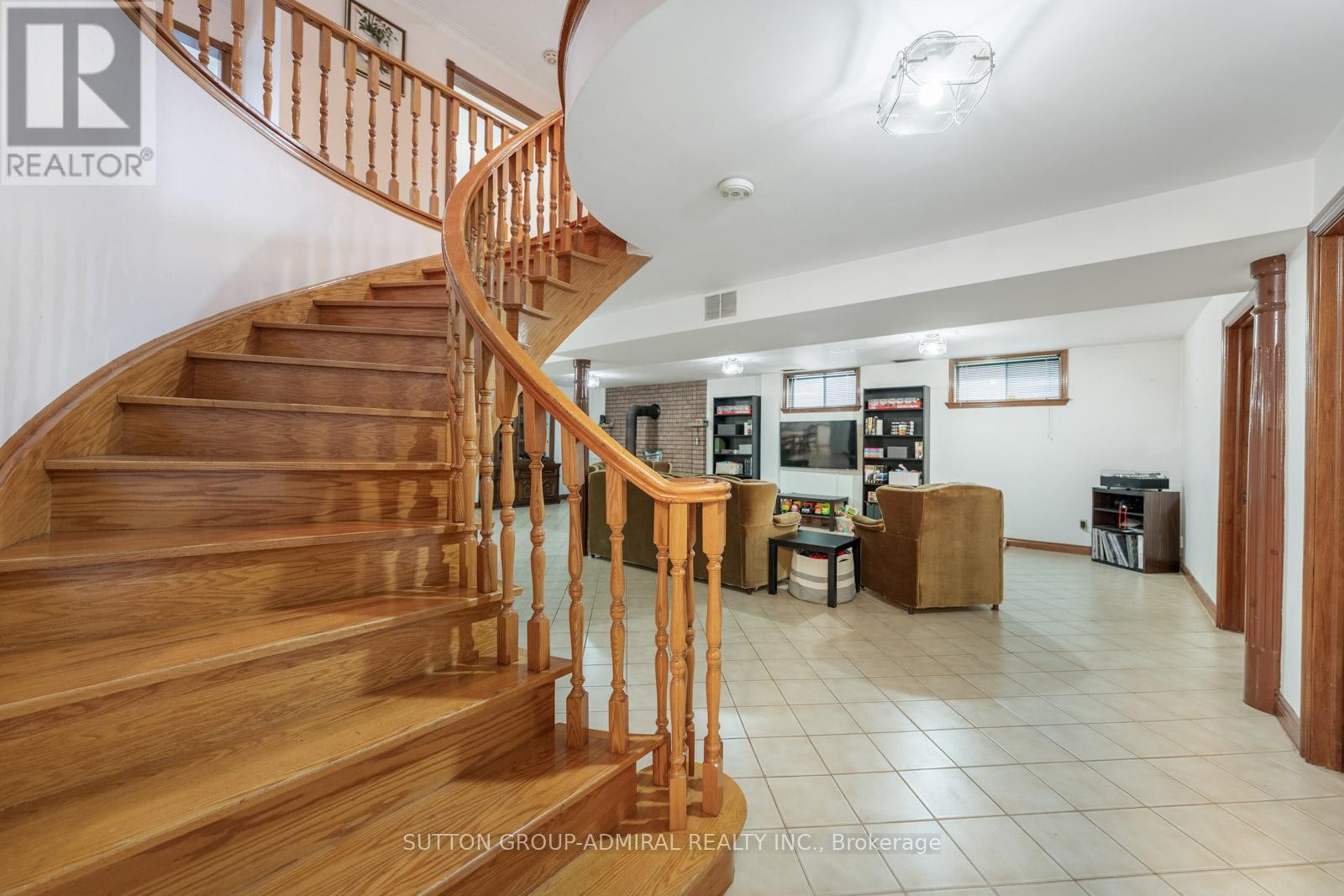 












48 WELDRICK ROAD W

,
Richmond Hill (North Richvale),




Ontario
L4C3T8

