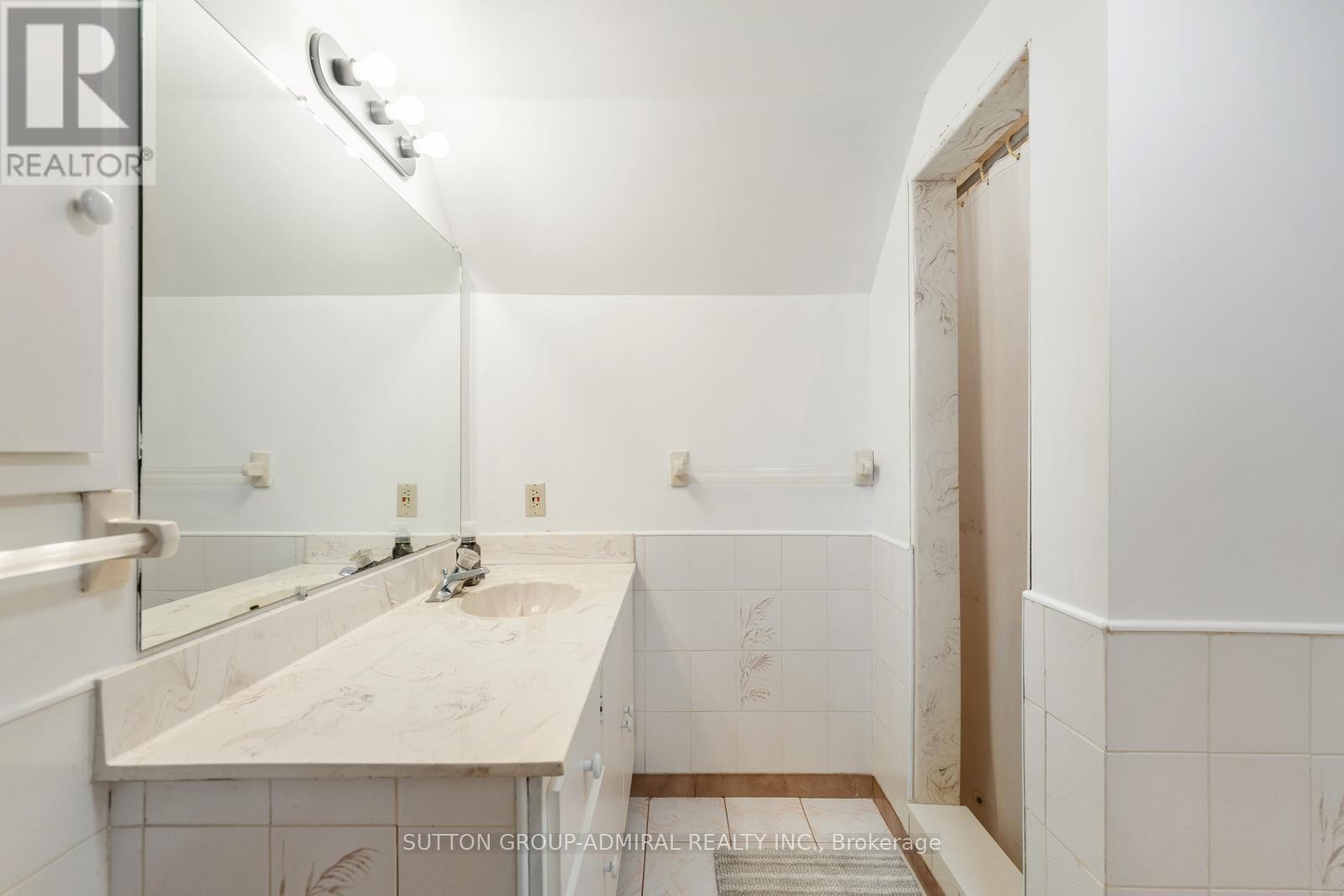 












48 WELDRICK ROAD W

,
Richmond Hill (North Richvale),




Ontario
L4C3T8


