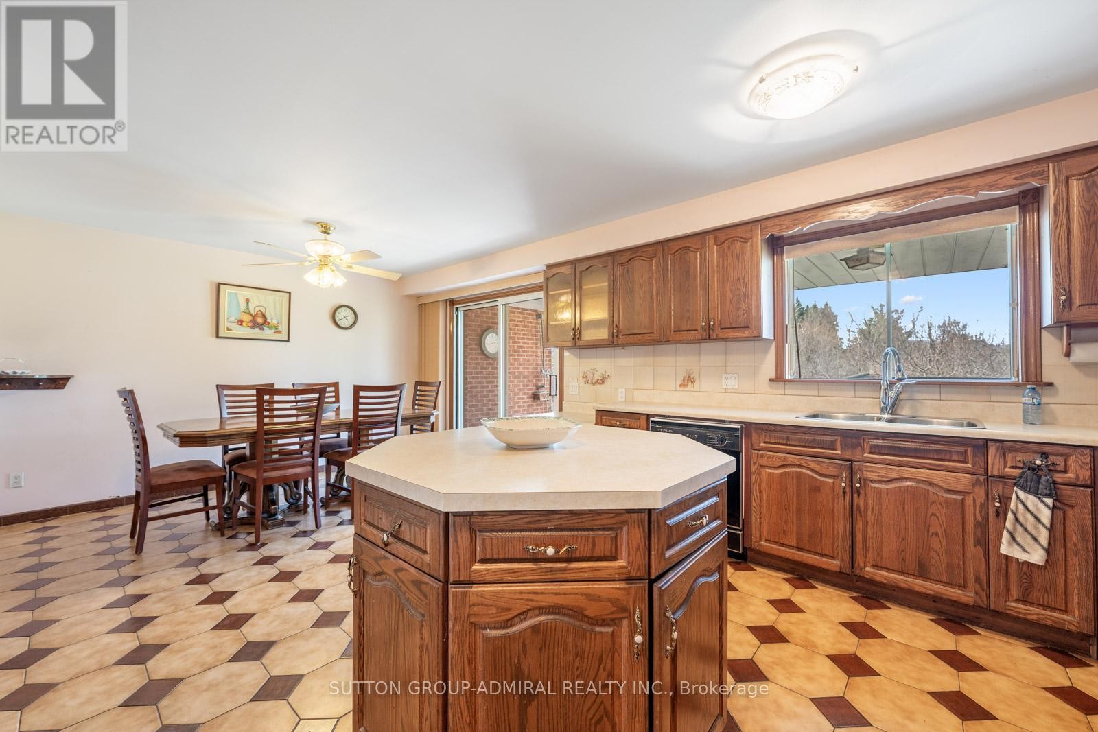 












48 WELDRICK ROAD W

,
Richmond Hill (North Richvale),




Ontario
L4C3T8

