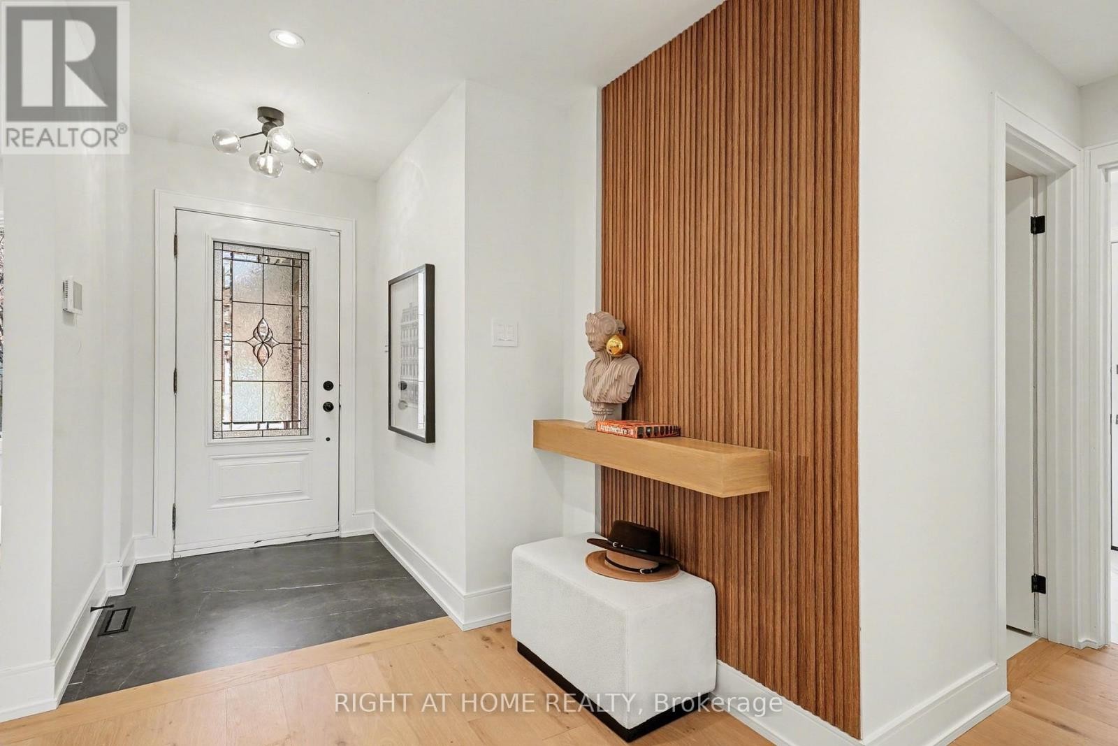 












19 LANG ROAD

,
Markham (Thornlea),




Ontario
L3T7E8

