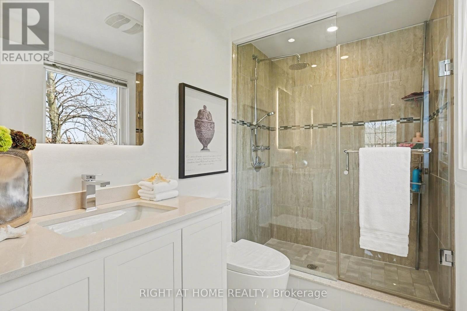 












19 LANG ROAD

,
Markham (Thornlea),




Ontario
L3T7E8

