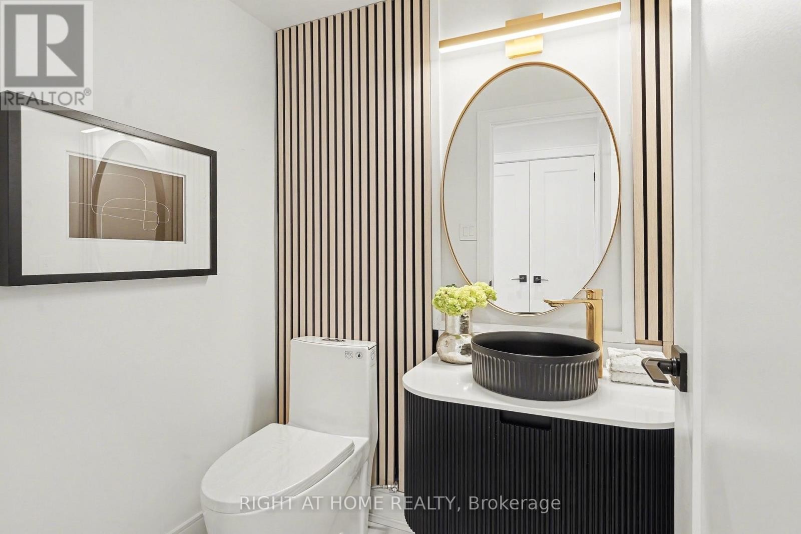 












19 LANG ROAD

,
Markham (Thornlea),




Ontario
L3T7E8

