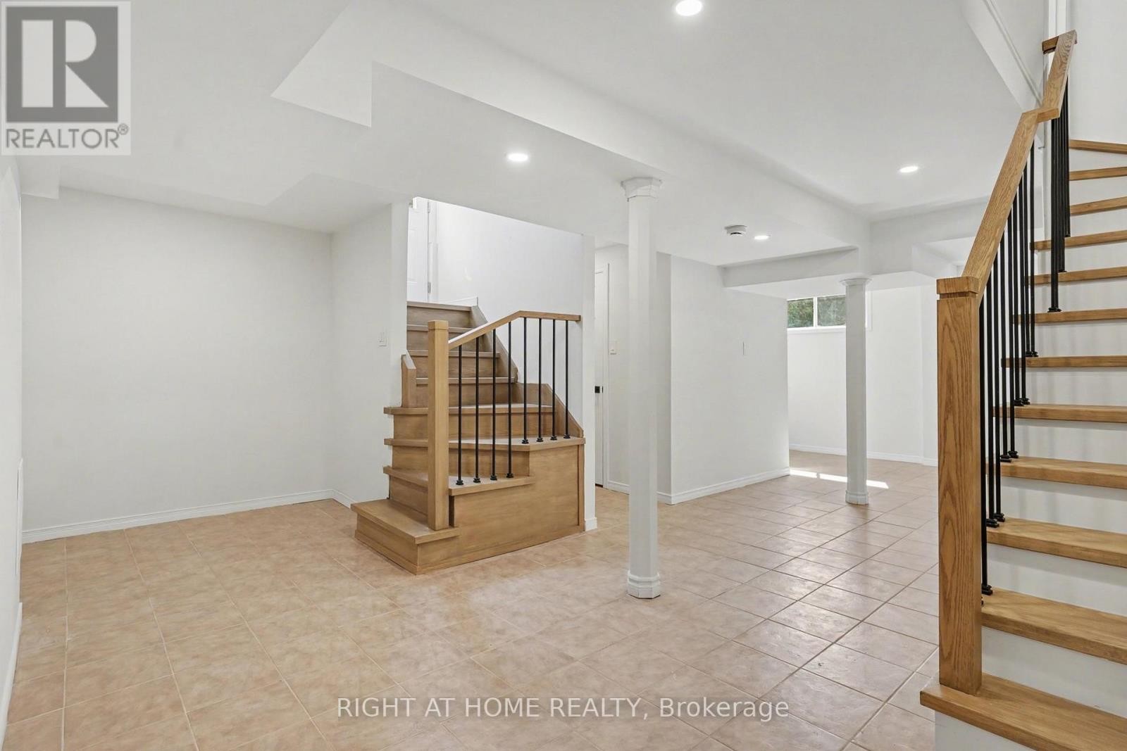 












19 LANG ROAD

,
Markham (Thornlea),




Ontario
L3T7E8

