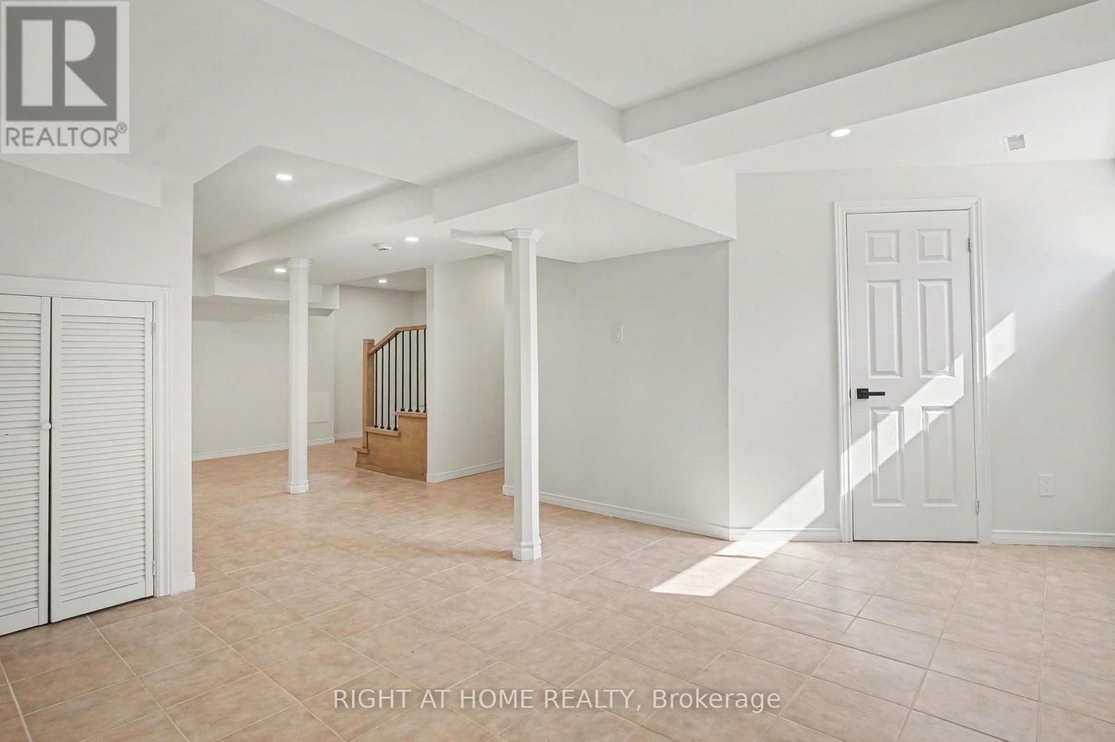 












19 LANG ROAD

,
Markham (Thornlea),




Ontario
L3T7E8

