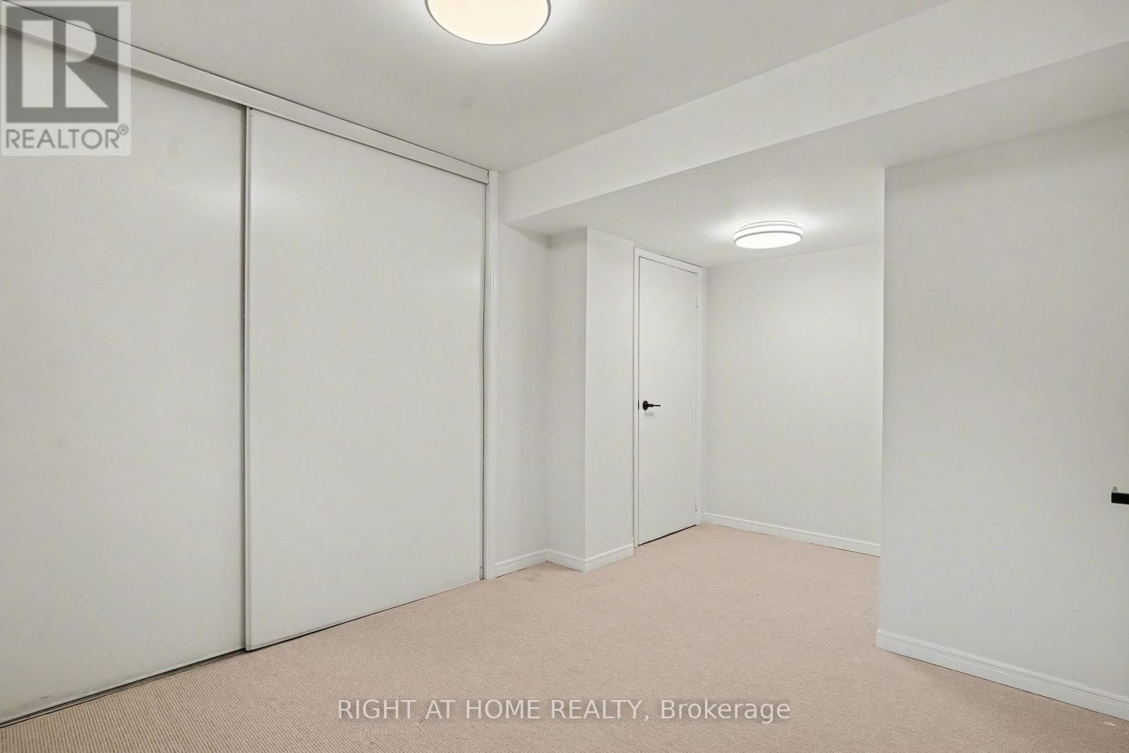 












19 LANG ROAD

,
Markham (Thornlea),




Ontario
L3T7E8

