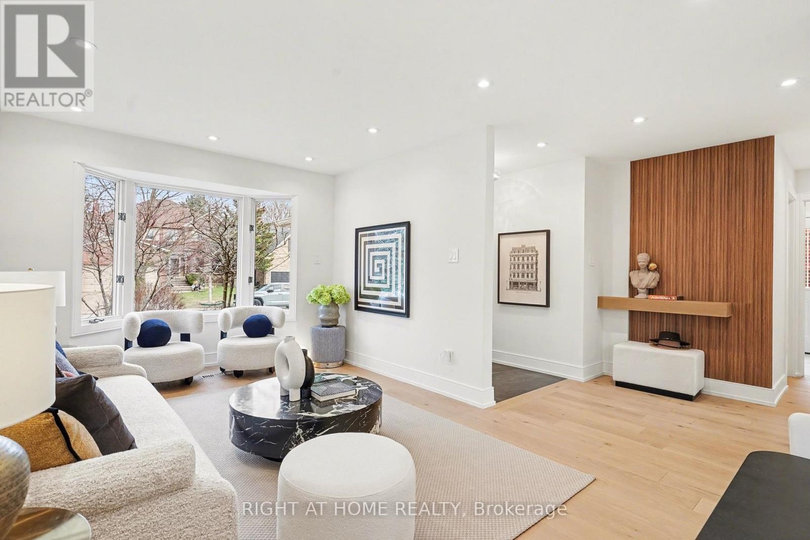 












19 LANG ROAD

,
Markham (Thornlea),




Ontario
L3T7E8

