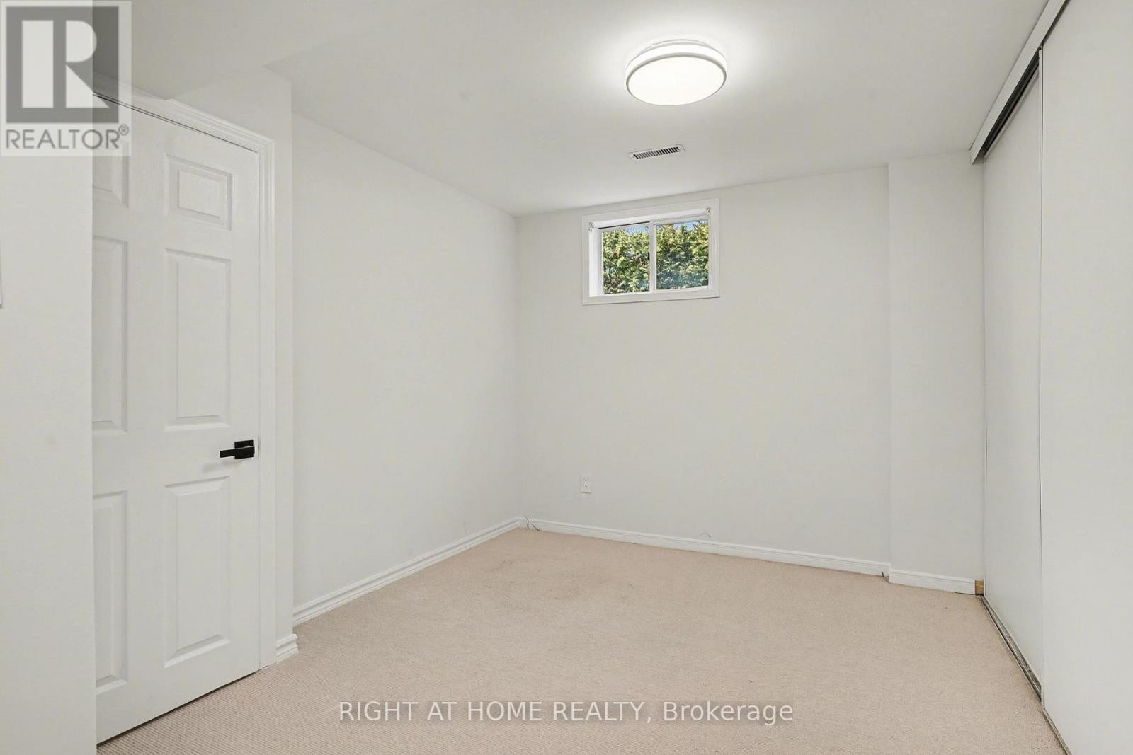 












19 LANG ROAD

,
Markham (Thornlea),




Ontario
L3T7E8

