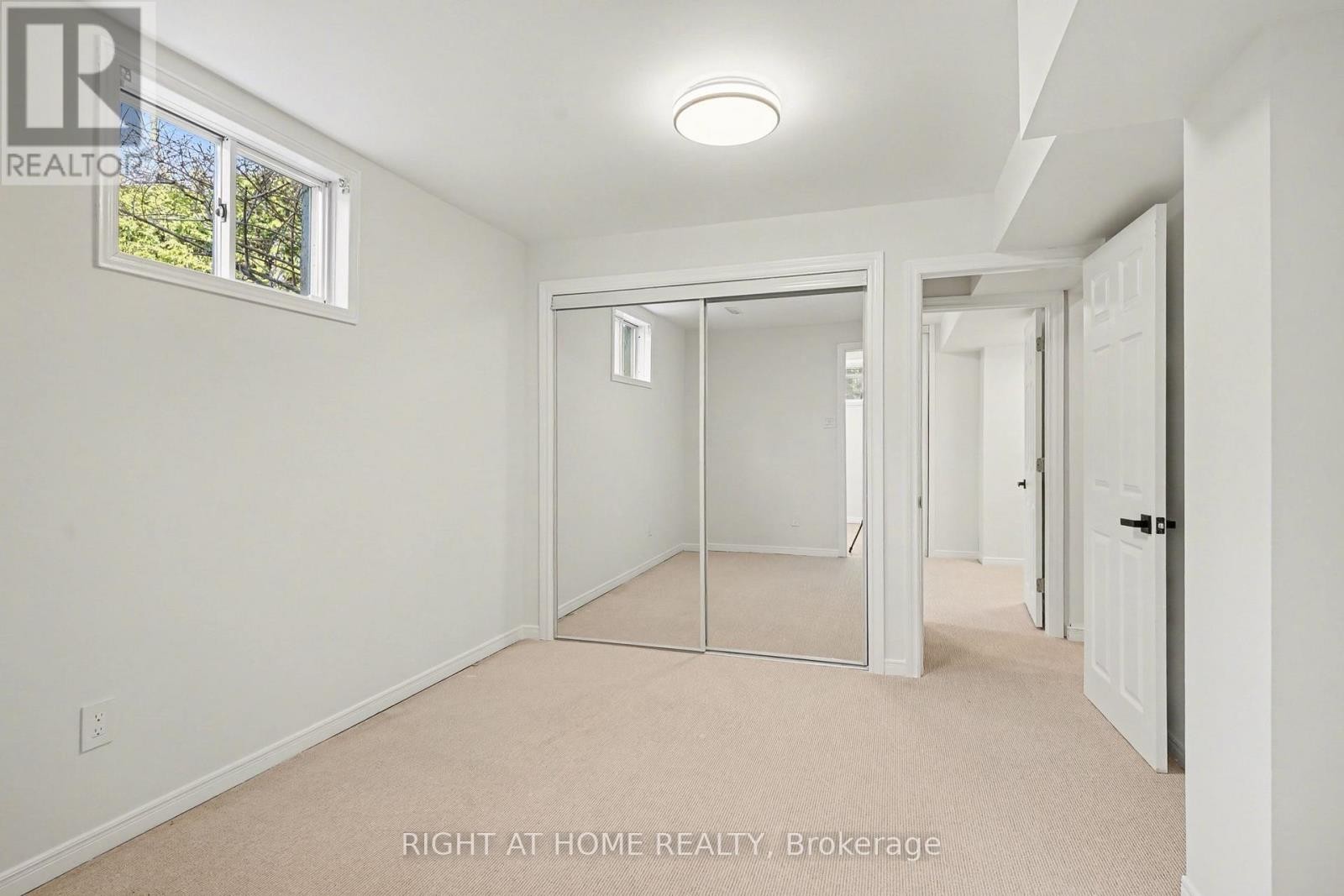 












19 LANG ROAD

,
Markham (Thornlea),




Ontario
L3T7E8

