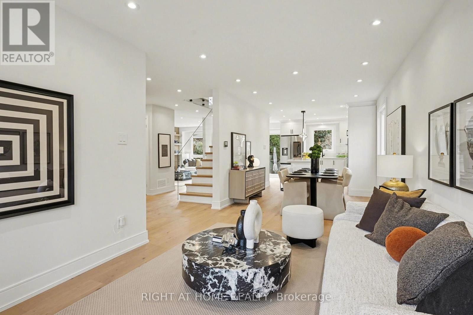 












19 LANG ROAD

,
Markham (Thornlea),




Ontario
L3T7E8

