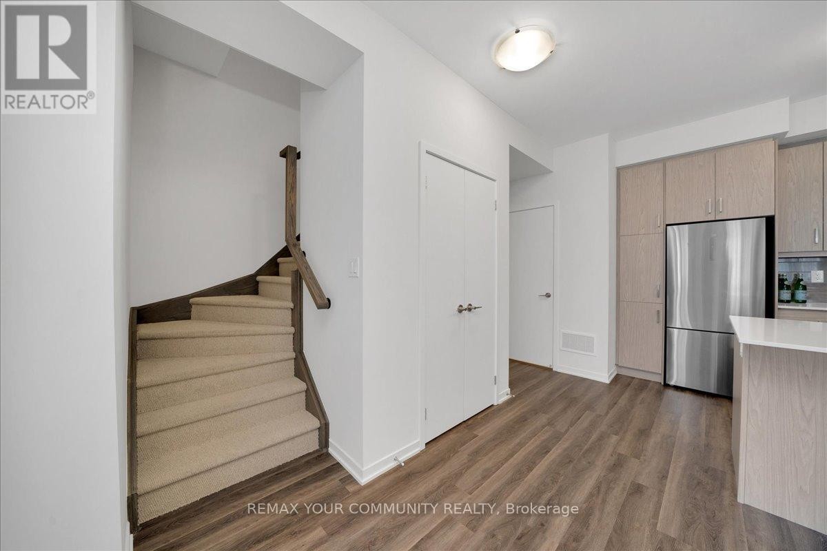 












311 - 130 HONEYCRISP CRESCENT

,
Vaughan (Vaughan Corporate Centre),




Ontario
L4K0N7

