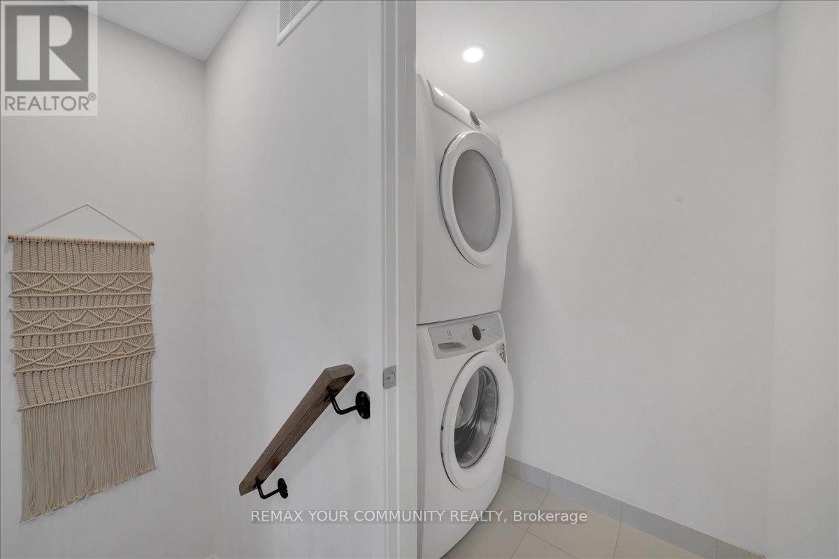 












311 - 130 HONEYCRISP CRESCENT

,
Vaughan (Vaughan Corporate Centre),




Ontario
L4K0N7

