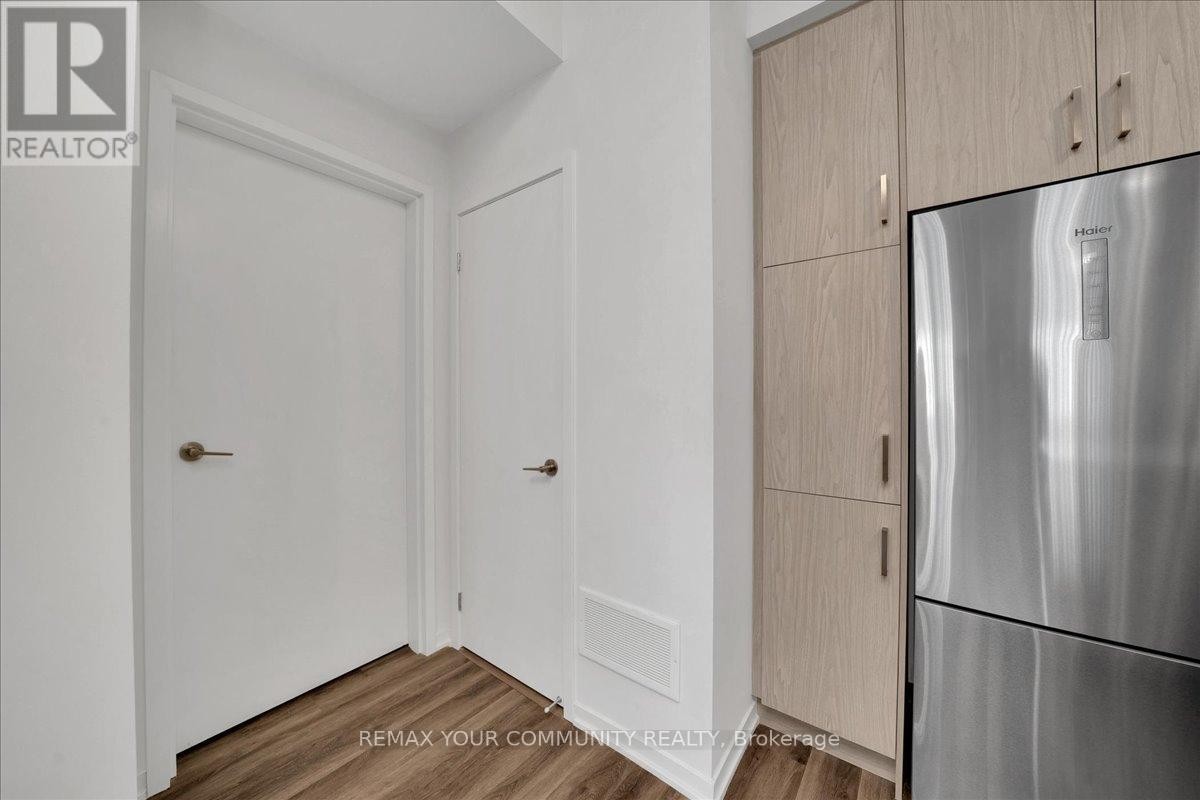 












311 - 130 HONEYCRISP CRESCENT

,
Vaughan (Vaughan Corporate Centre),




Ontario
L4K0N7

