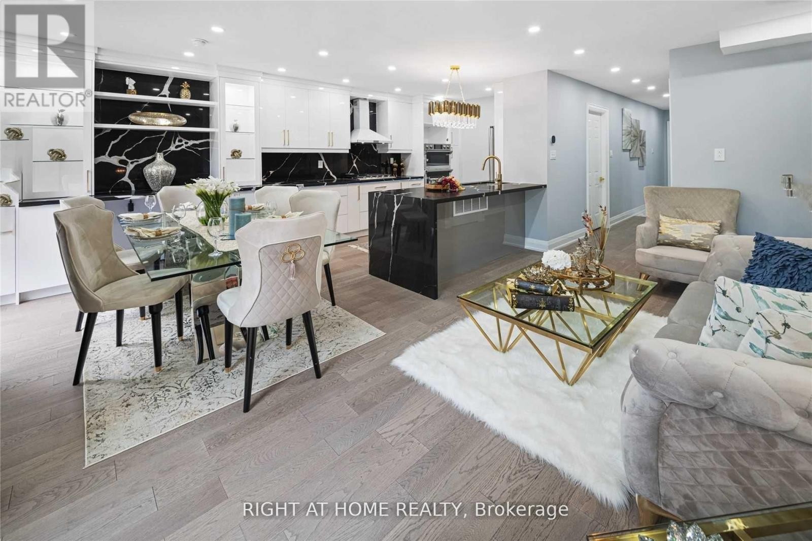 












11 MICHAEL DRIVE E

,
Richmond Hill (North Richvale),




Ontario
L4C5W6

