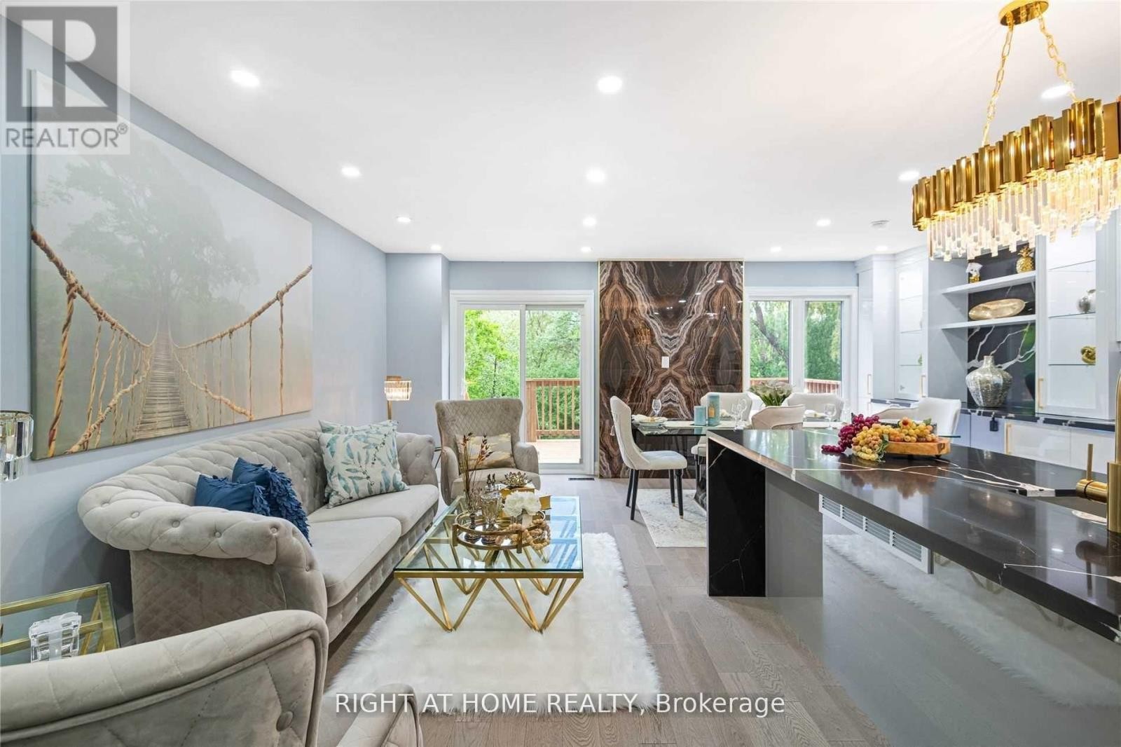 












11 MICHAEL DRIVE E

,
Richmond Hill (North Richvale),




Ontario
L4C5W6

