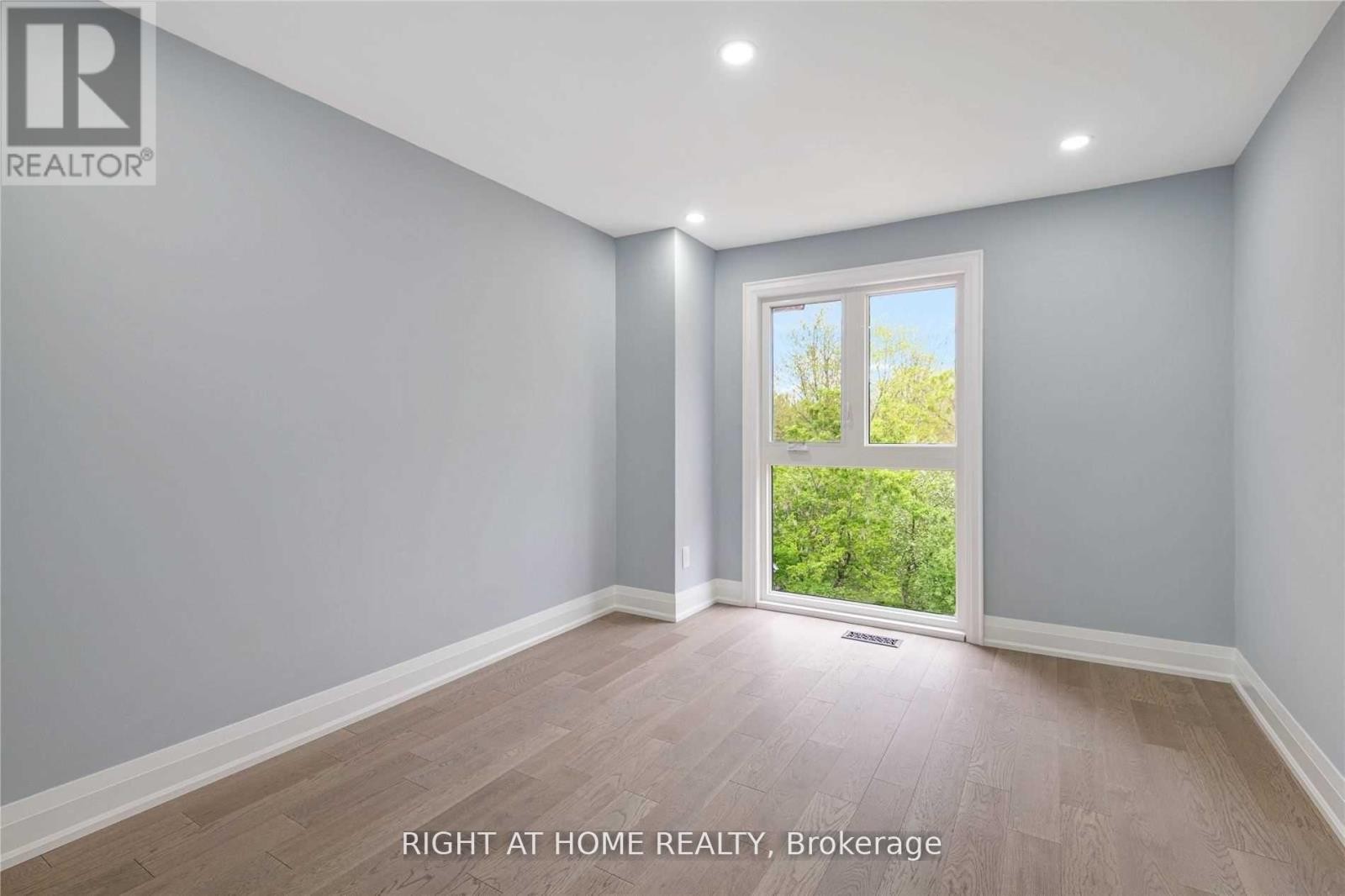 












11 MICHAEL DRIVE E

,
Richmond Hill (North Richvale),




Ontario
L4C5W6

