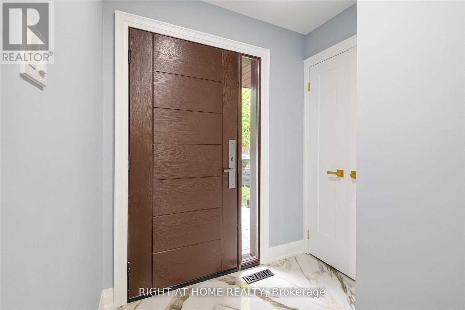 












11 MICHAEL DRIVE E

,
Richmond Hill (North Richvale),




Ontario
L4C5W6

