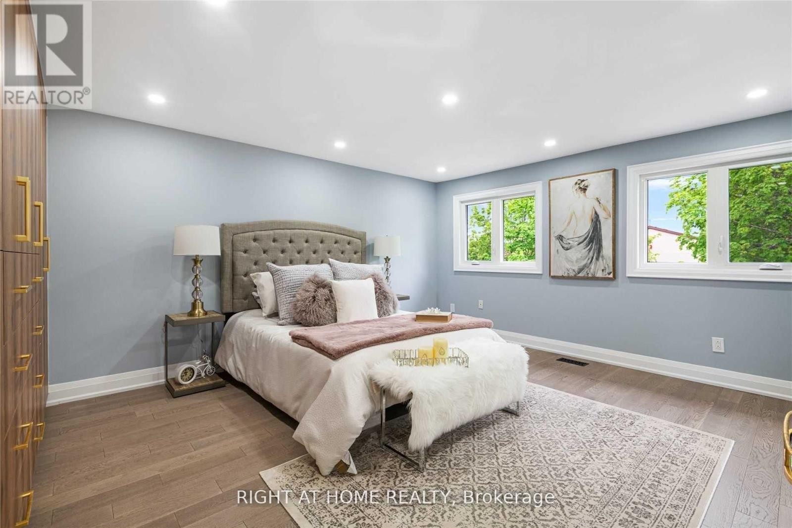 












11 MICHAEL DRIVE E

,
Richmond Hill (North Richvale),




Ontario
L4C5W6

