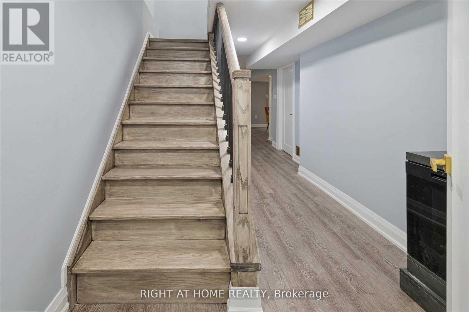 












11 MICHAEL DRIVE E

,
Richmond Hill (North Richvale),




Ontario
L4C5W6

