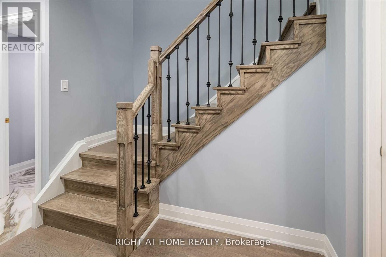 












11 MICHAEL DRIVE E

,
Richmond Hill (North Richvale),




Ontario
L4C5W6

