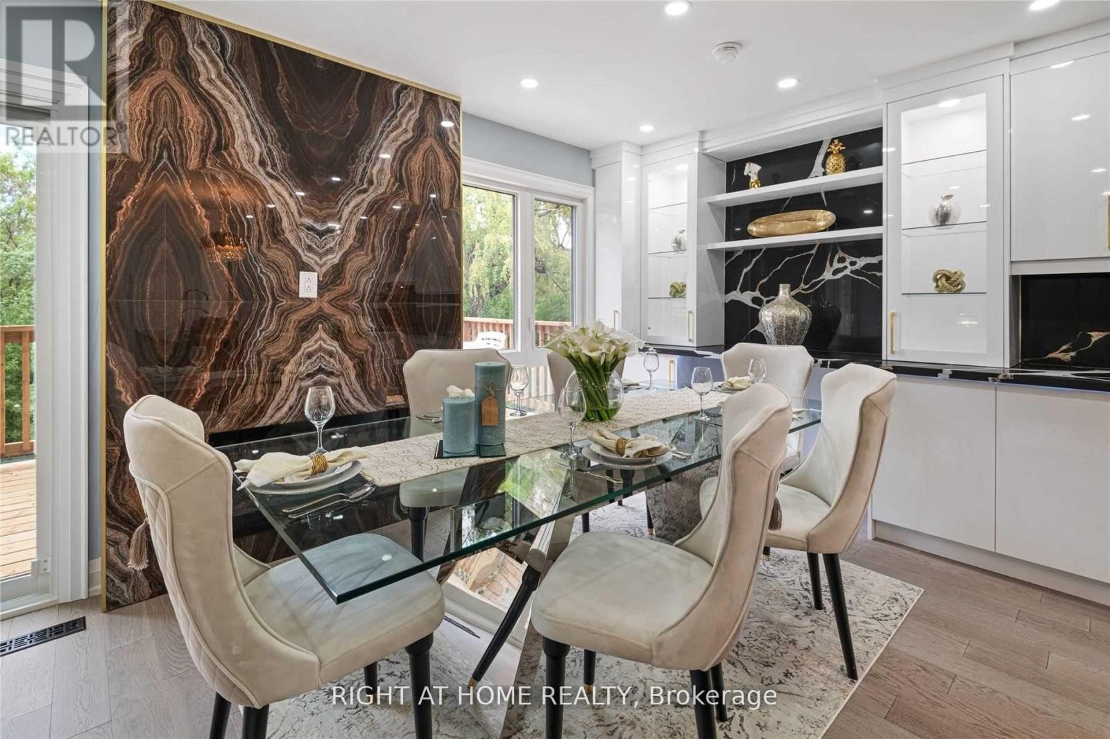 












11 MICHAEL DRIVE E

,
Richmond Hill (North Richvale),




Ontario
L4C5W6

