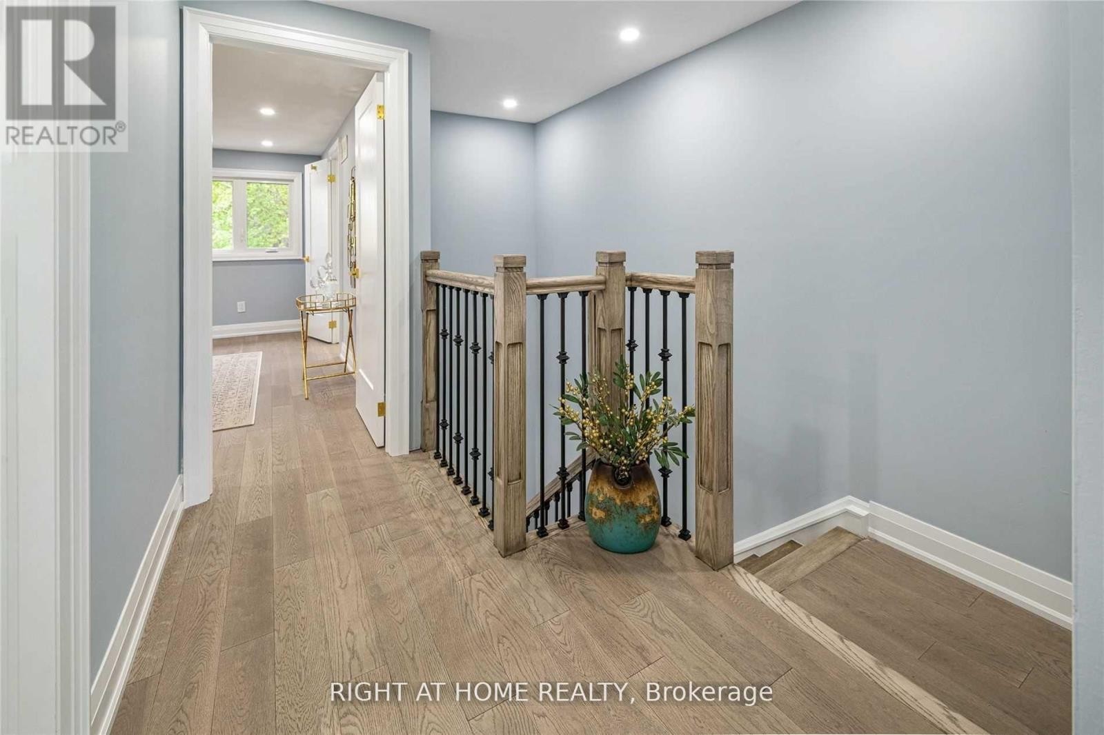 












11 MICHAEL DRIVE E

,
Richmond Hill (North Richvale),




Ontario
L4C5W6

