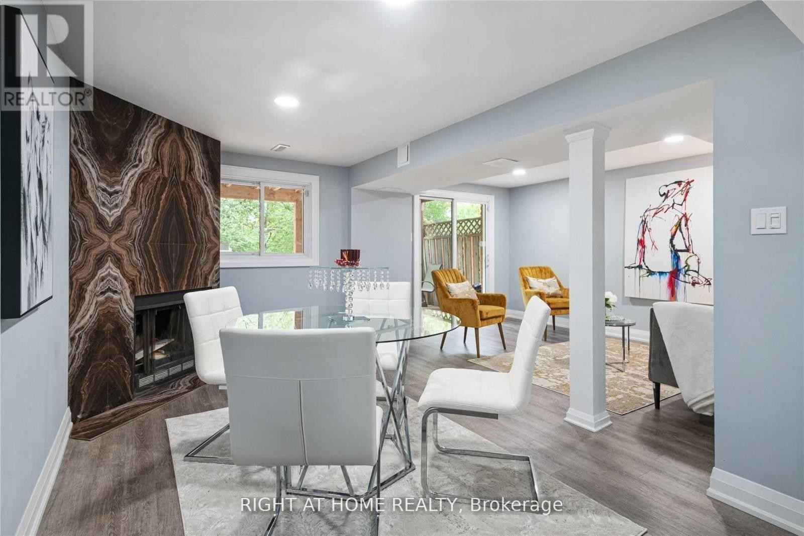 












11 MICHAEL DRIVE E

,
Richmond Hill (North Richvale),




Ontario
L4C5W6

