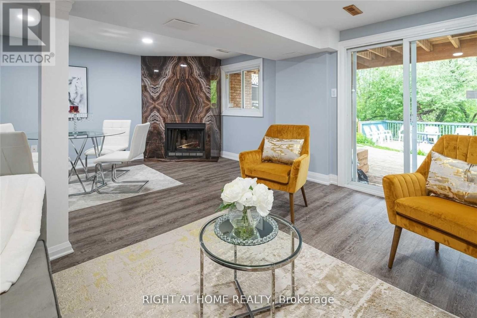 












11 MICHAEL DRIVE E

,
Richmond Hill (North Richvale),




Ontario
L4C5W6

