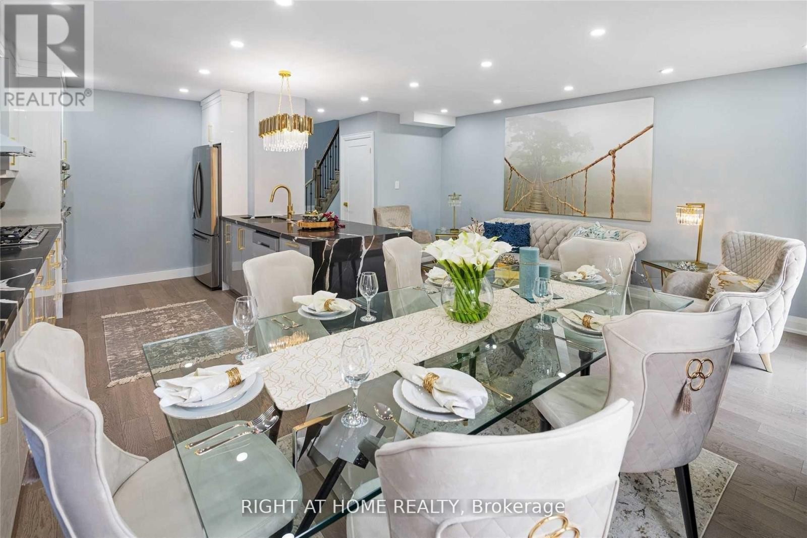 












11 MICHAEL DRIVE E

,
Richmond Hill (North Richvale),




Ontario
L4C5W6

