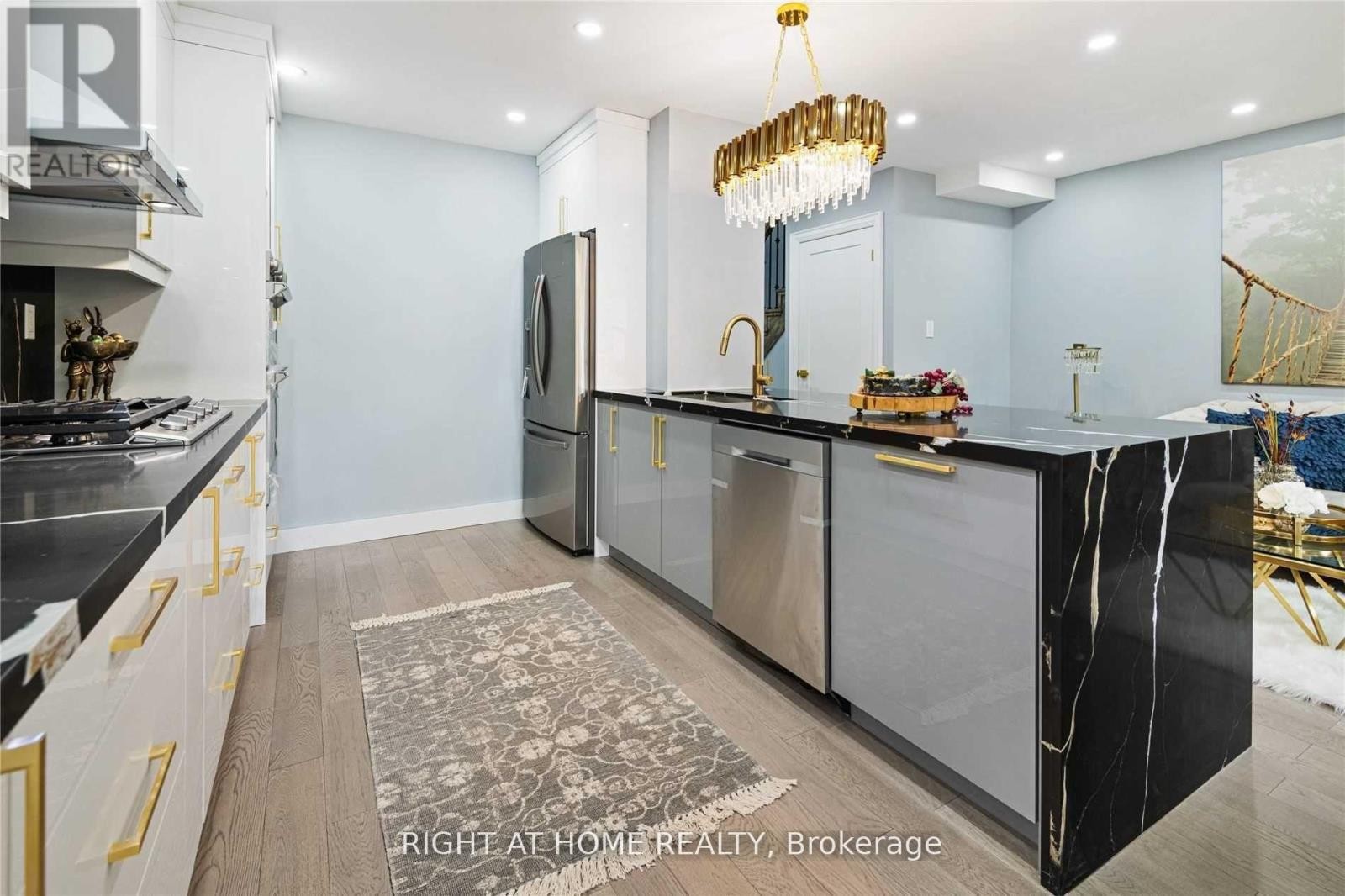












11 MICHAEL DRIVE E

,
Richmond Hill (North Richvale),




Ontario
L4C5W6

