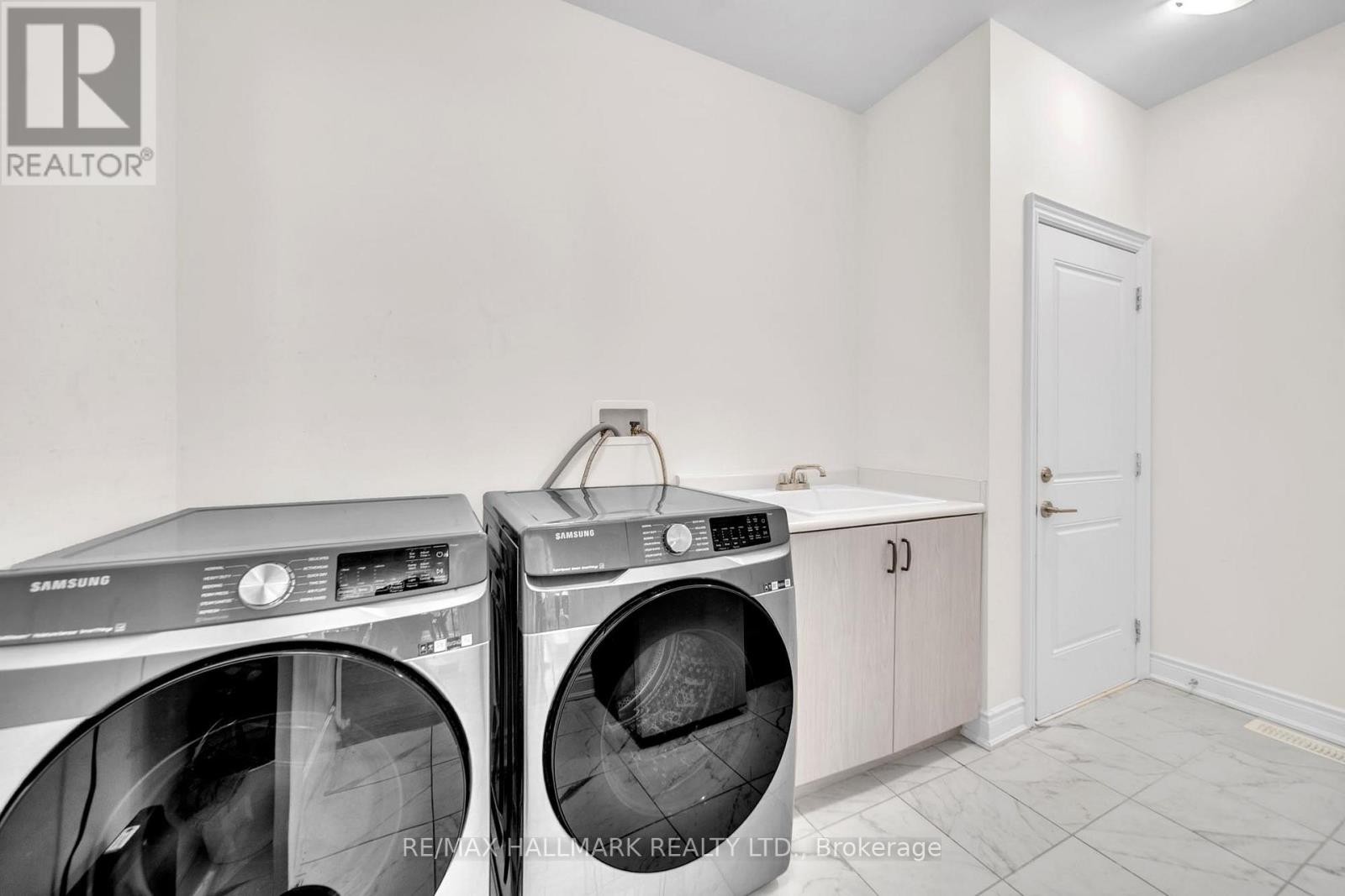 












77 TERRAIN COURT

,
East Gwillimbury (Holland Landing),




Ontario
L9N0T2

