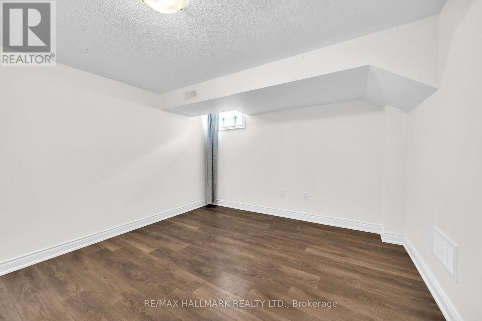 












77 TERRAIN COURT

,
East Gwillimbury (Holland Landing),




Ontario
L9N0T2


