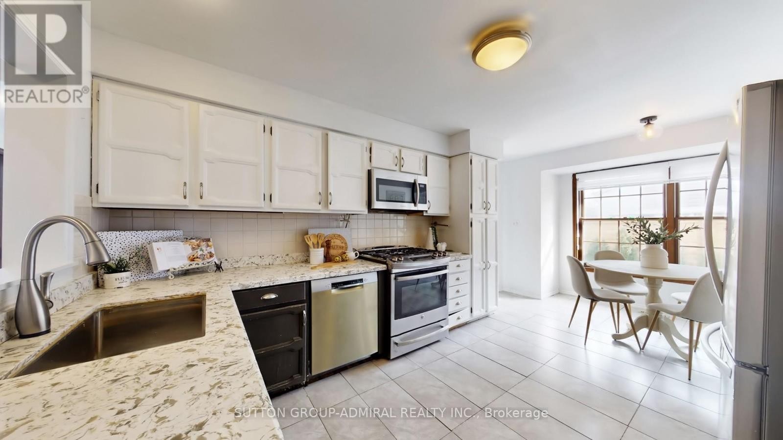 












7 KNOTTY PINE TRAIL

,
Markham (Royal Orchard),




Ontario
L3T3W5


