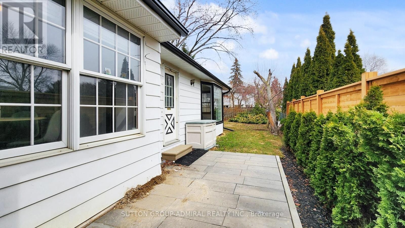 












7 KNOTTY PINE TRAIL

,
Markham (Royal Orchard),




Ontario
L3T3W5


