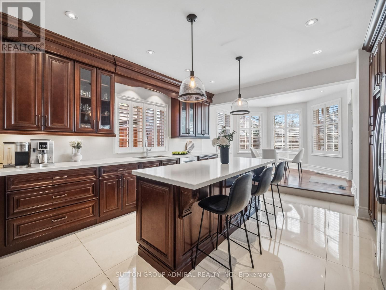 












6 COLTON CRESCENT S

,
Vaughan (Islington Woods),




Ontario
L4L3L7

