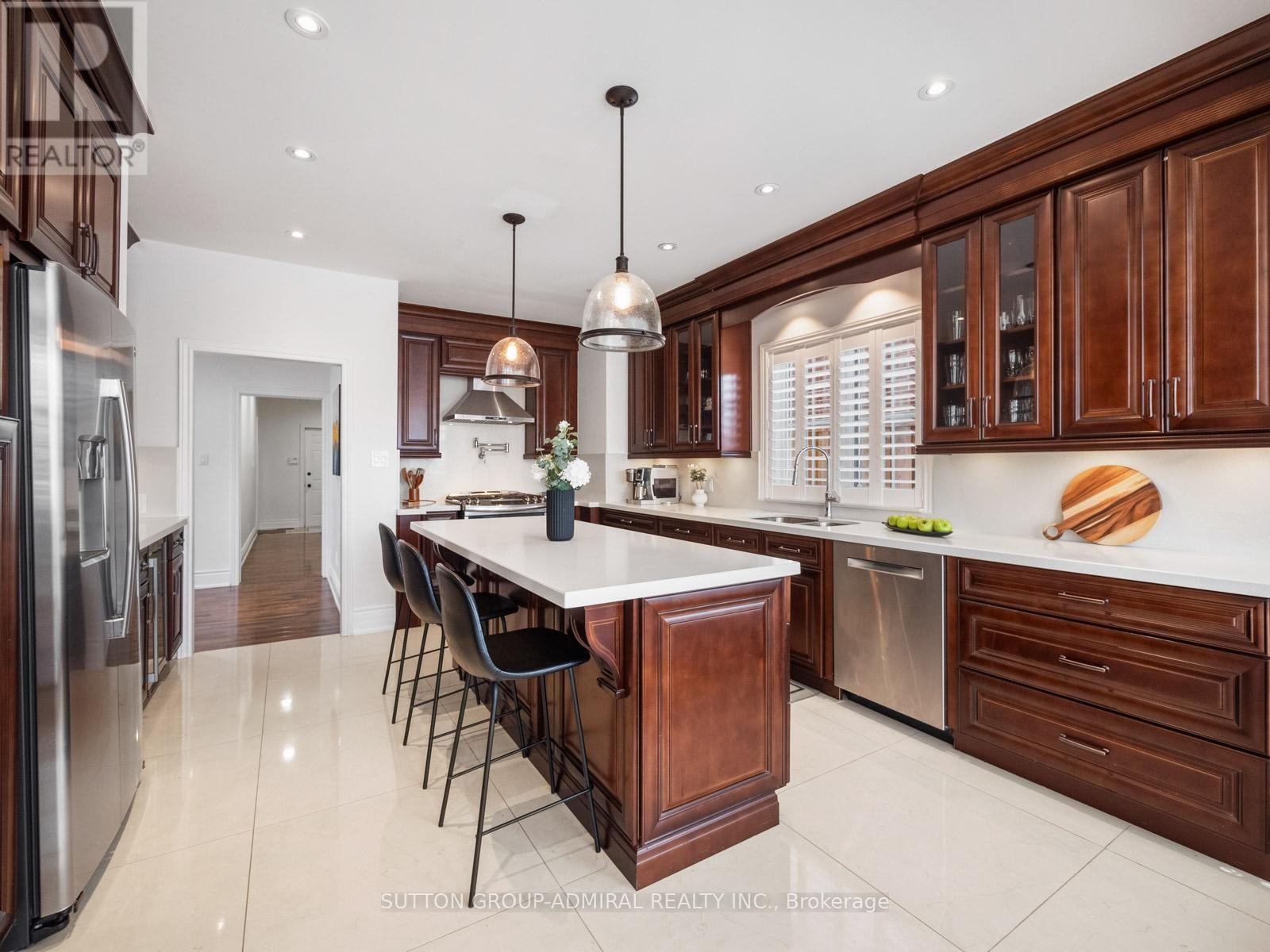 












6 COLTON CRESCENT S

,
Vaughan (Islington Woods),




Ontario
L4L3L7

