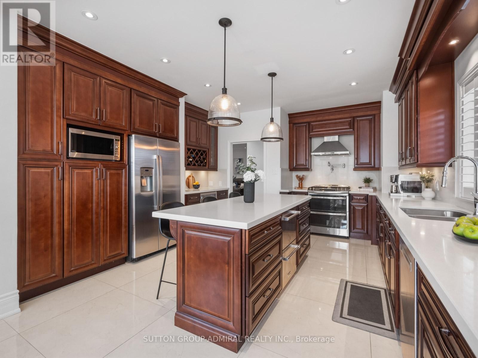 












6 COLTON CRESCENT S

,
Vaughan (Islington Woods),




Ontario
L4L3L7

