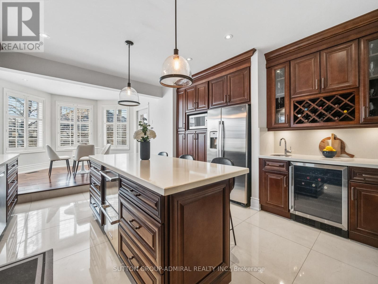 












6 COLTON CRESCENT S

,
Vaughan (Islington Woods),




Ontario
L4L3L7

