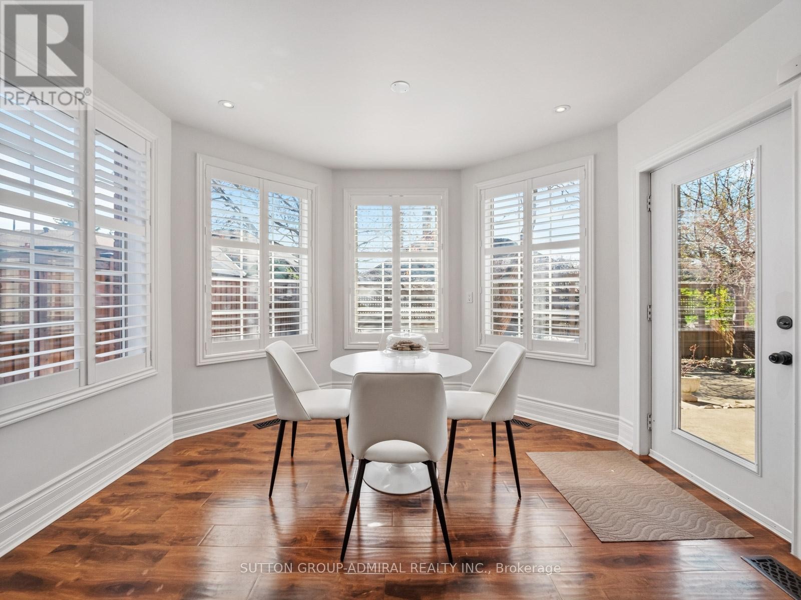 












6 COLTON CRESCENT S

,
Vaughan (Islington Woods),




Ontario
L4L3L7

