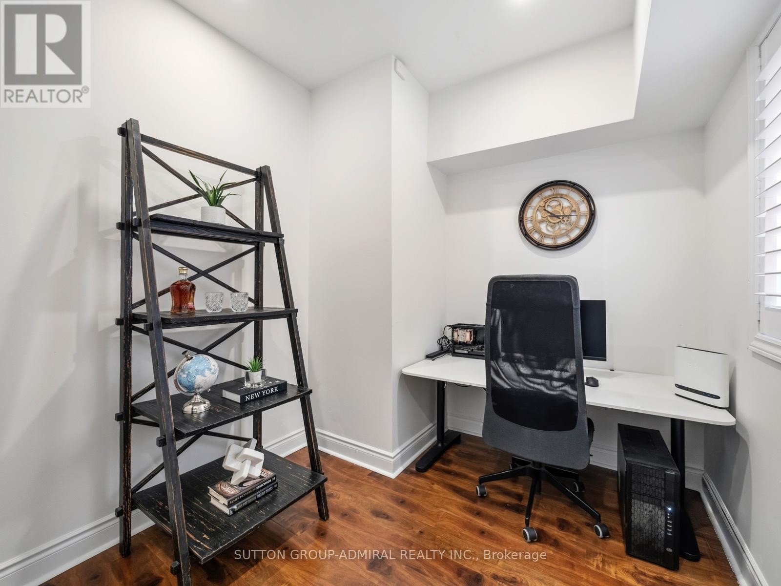 












6 COLTON CRESCENT S

,
Vaughan (Islington Woods),




Ontario
L4L3L7

