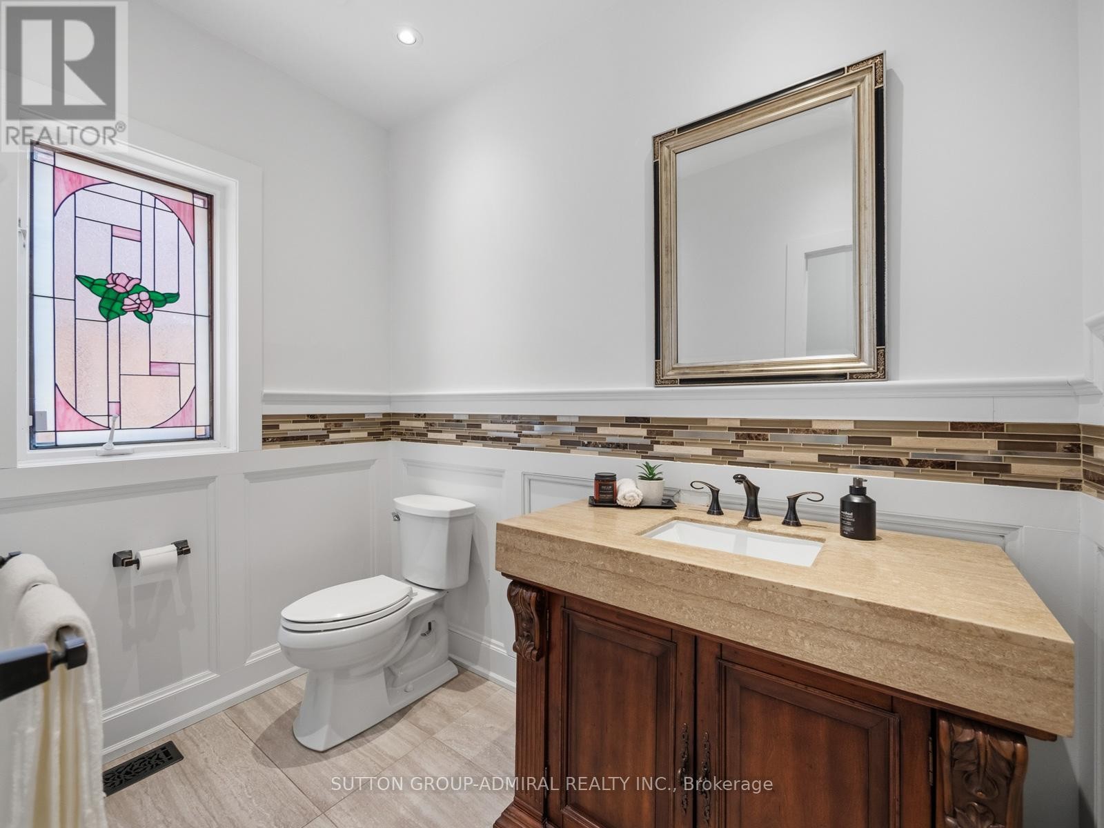 












6 COLTON CRESCENT S

,
Vaughan (Islington Woods),




Ontario
L4L3L7

