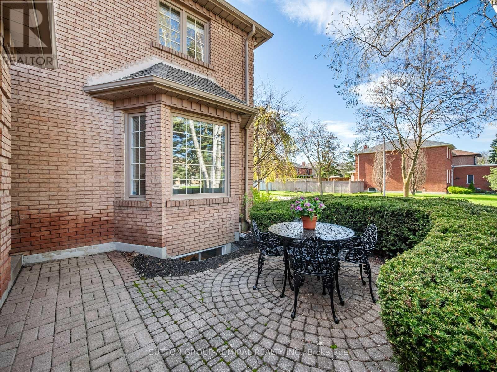 












6 COLTON CRESCENT S

,
Vaughan (Islington Woods),




Ontario
L4L3L7


