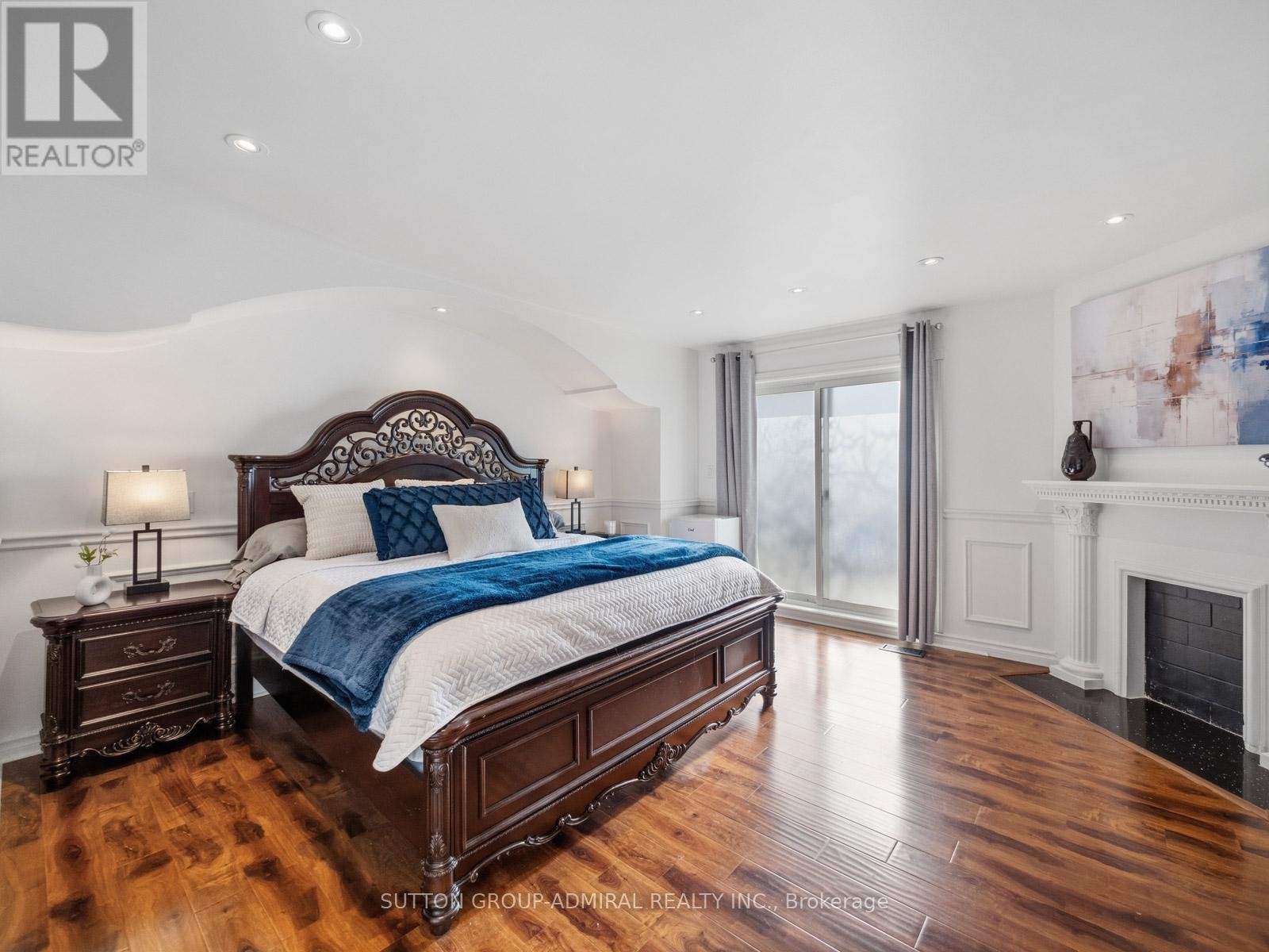 












6 COLTON CRESCENT S

,
Vaughan (Islington Woods),




Ontario
L4L3L7


