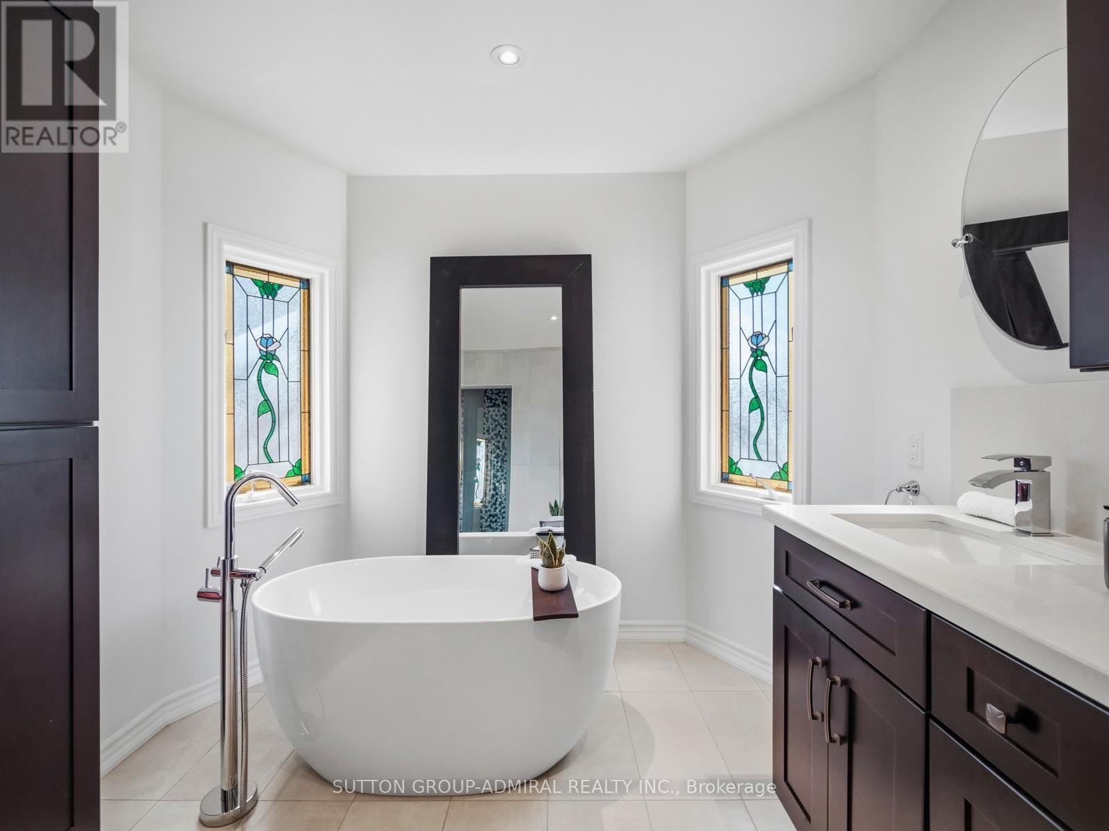 












6 COLTON CRESCENT S

,
Vaughan (Islington Woods),




Ontario
L4L3L7

