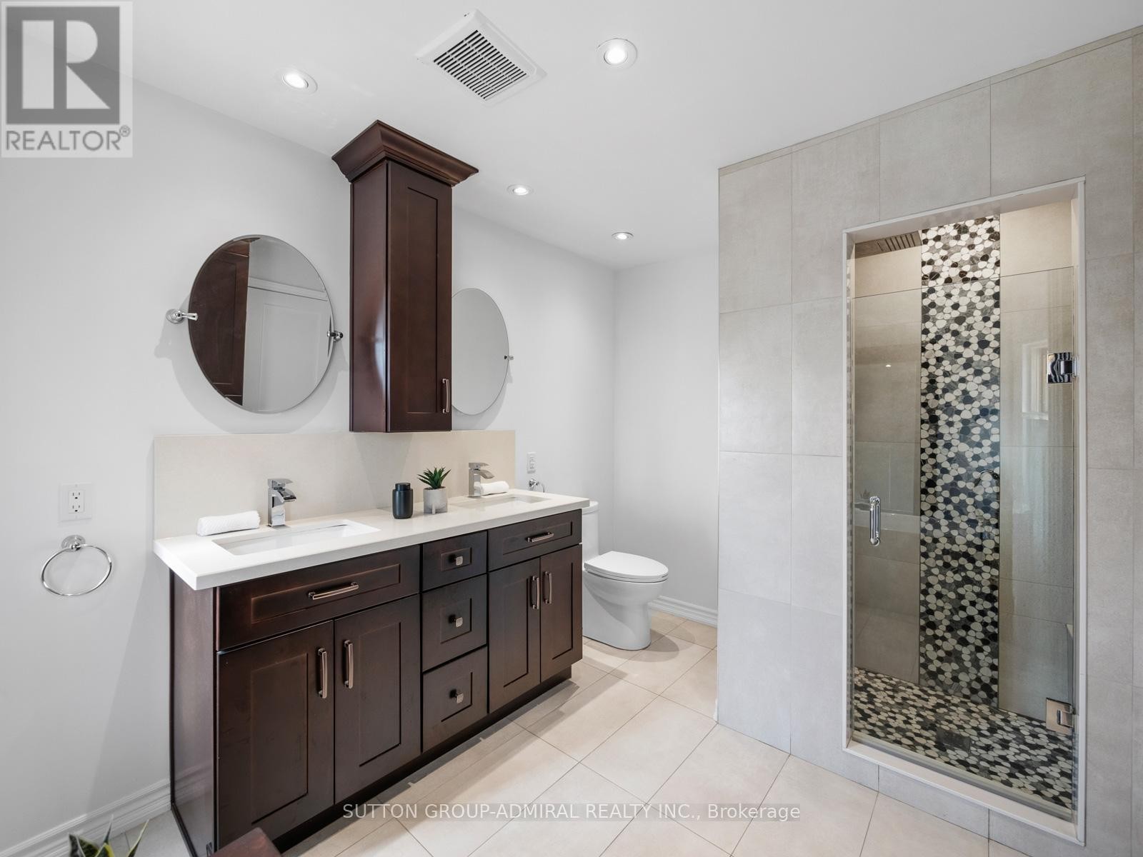 












6 COLTON CRESCENT S

,
Vaughan (Islington Woods),




Ontario
L4L3L7

