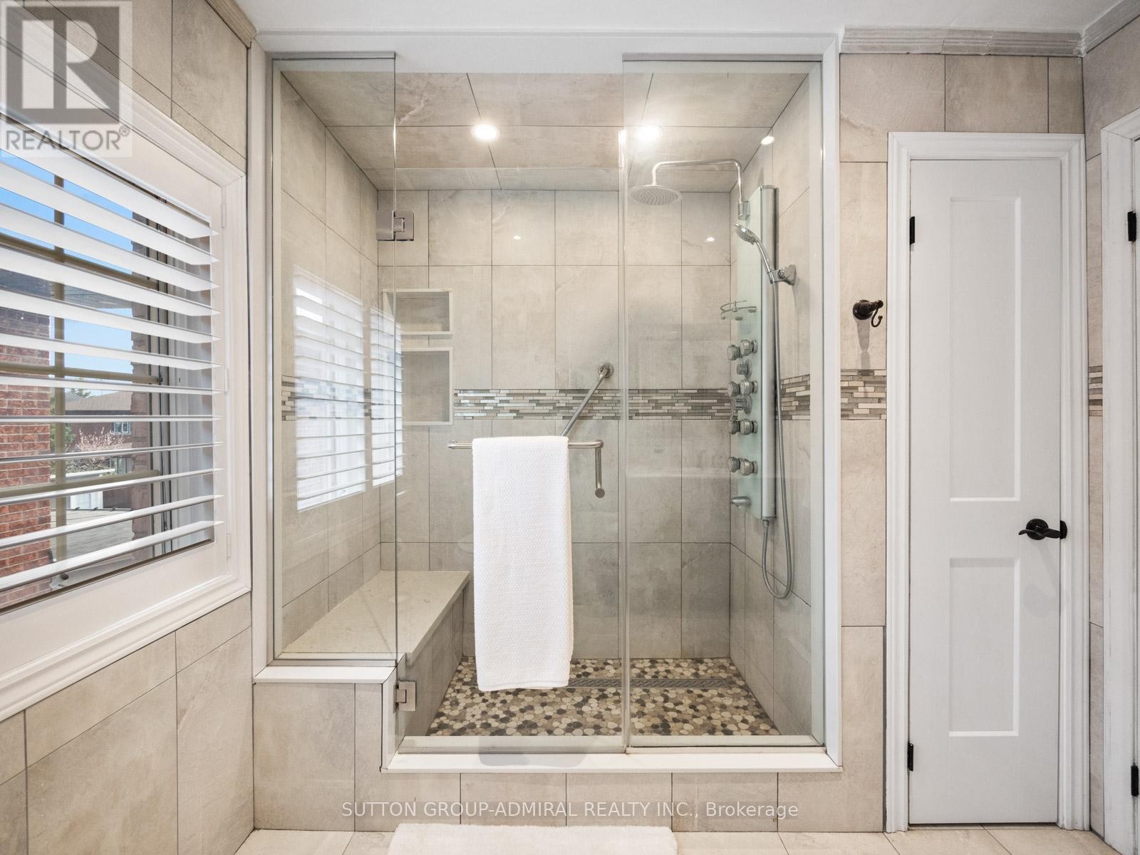 












6 COLTON CRESCENT S

,
Vaughan (Islington Woods),




Ontario
L4L3L7

