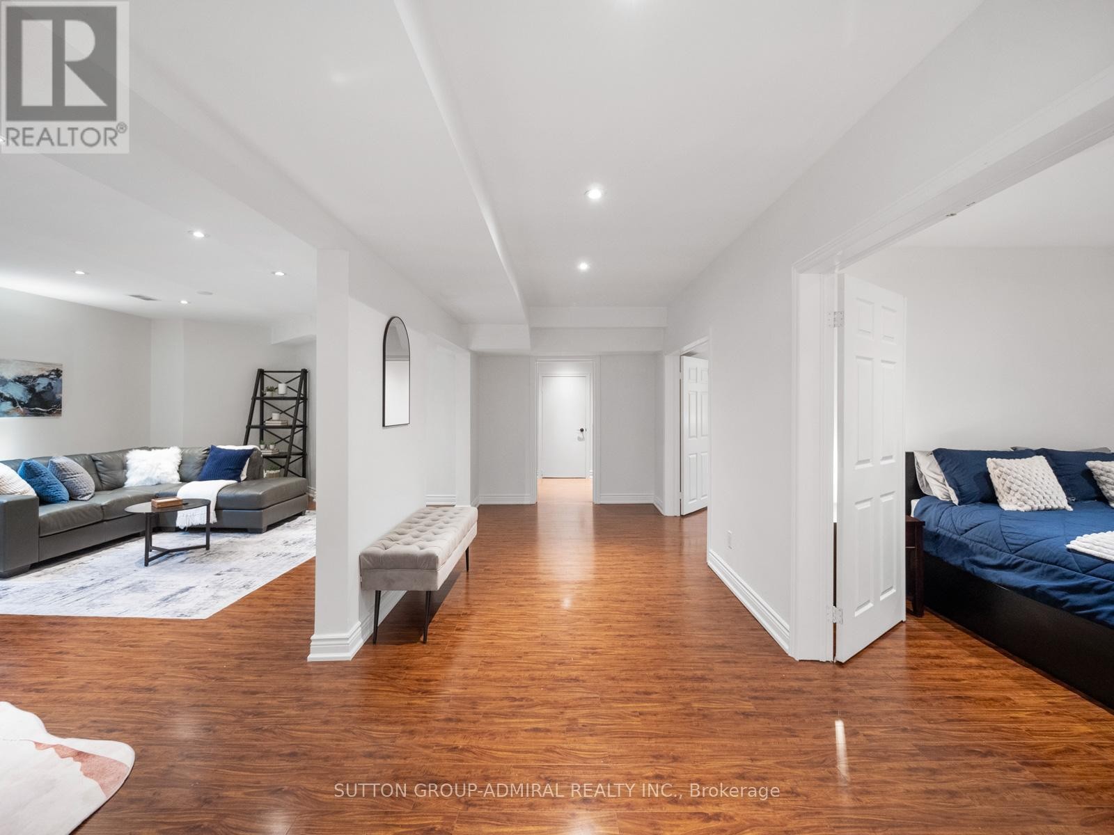 












6 COLTON CRESCENT S

,
Vaughan (Islington Woods),




Ontario
L4L3L7

