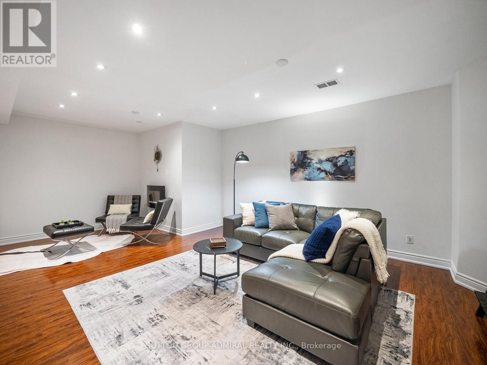 












6 COLTON CRESCENT S

,
Vaughan (Islington Woods),




Ontario
L4L3L7

