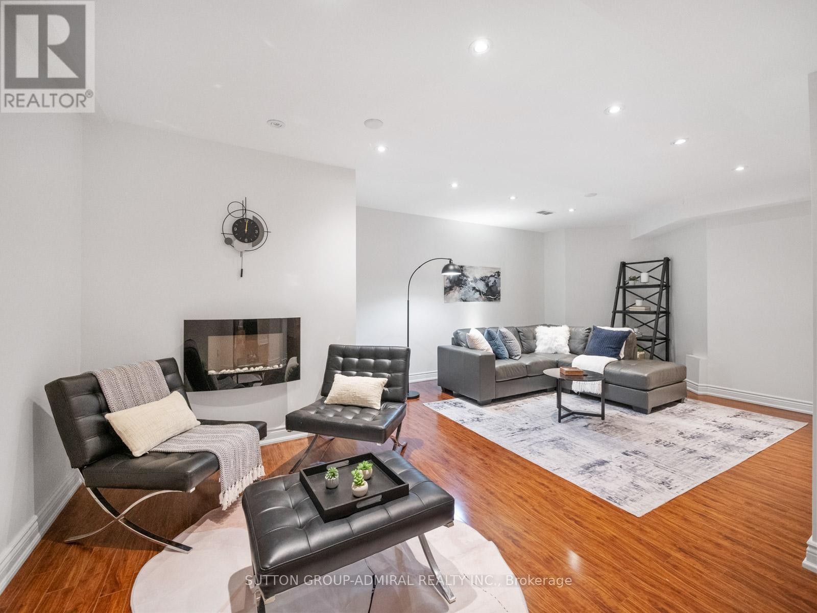 












6 COLTON CRESCENT S

,
Vaughan (Islington Woods),




Ontario
L4L3L7

