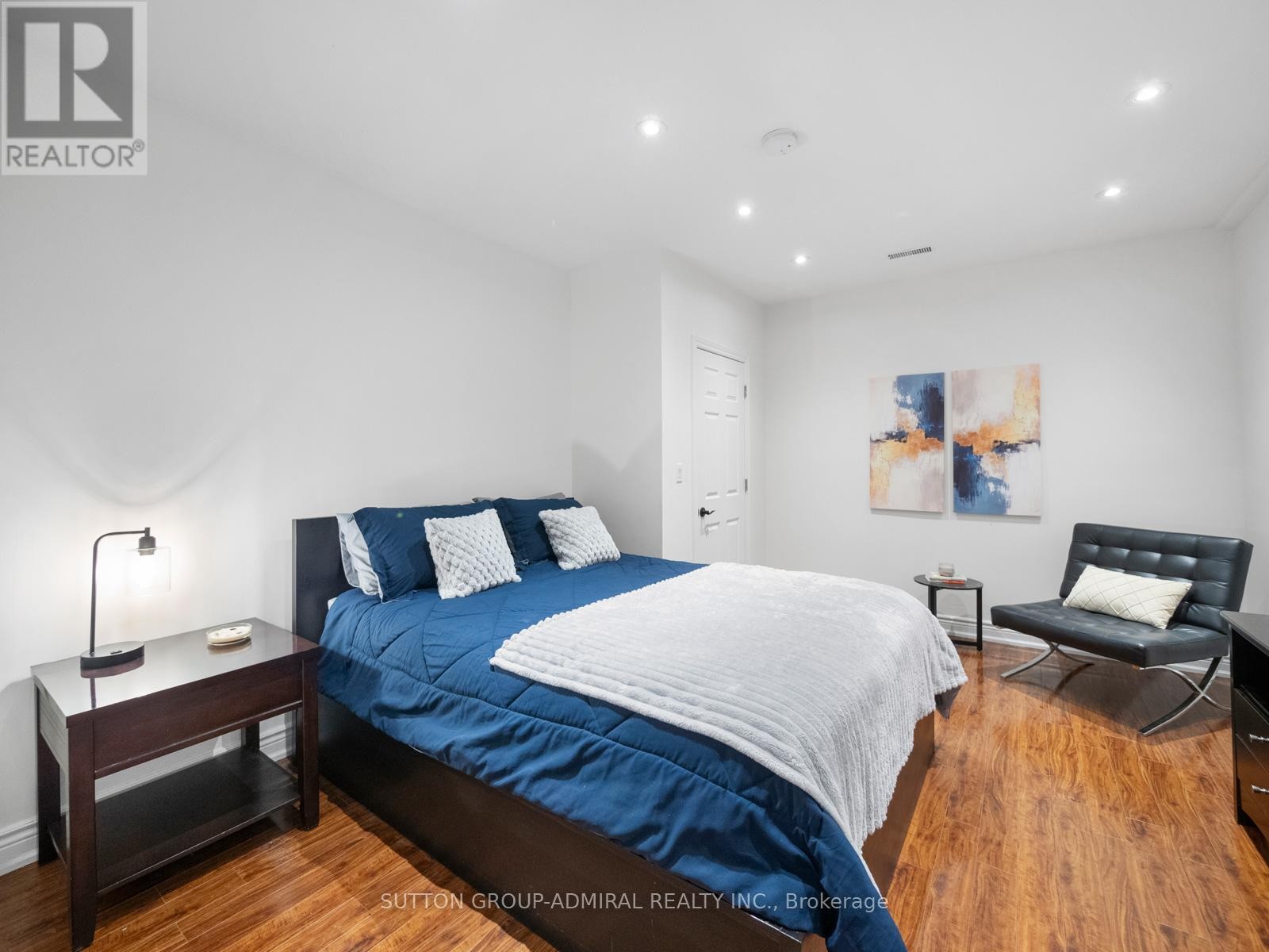 












6 COLTON CRESCENT S

,
Vaughan (Islington Woods),




Ontario
L4L3L7

